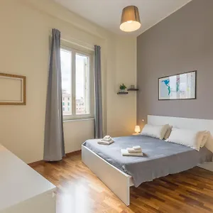 Appartamento Near The Port-elegante Con Vista Sui Canali, Livorno